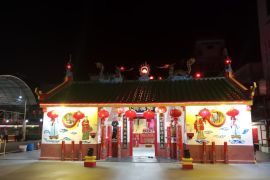 Warga Tionghoa yakini hujan malam perayaan Imlek bawa berkah