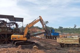 Pemkab bersama DPRD Pasbar dukung keberadaan tambang biji besi di Air Bangis