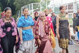 Murdjani Fashion Week tampilkan "Casual Sasirangan Ethnic"