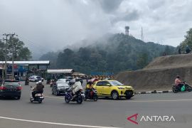 Polres tetap berlakukan satu arah meski jalur Puncak-Cianjur lancar