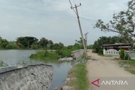 Tanggul Sungai Citarum di Bekasi kembali jebol setahun usai dibangun