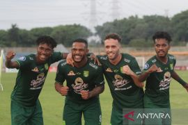 Liga 1: Striker Persebaya Paulo Victor sedih selebrasi gol tanpa suporter