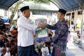 Relawan Kiai Muda Jatim salurkan bantuan di Tuban