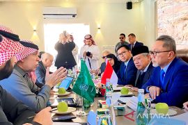 Indonesia asks Saudi Arabia to boost trade cooperation