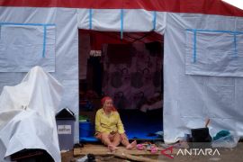 Cianjur residents urged not to panic, stay alert for aftershocks