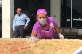 Lapas Blitar dampingi warga binaan membuat kerupuk