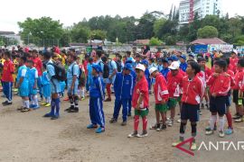 Sekolah Dasar se-Bukittinggi ikuti Wali Kota Cup untuk mencari bakat pesepakbola profesional