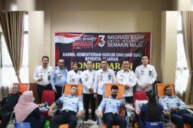 Hari Bhakti Imigrasi, Kemenkumham Riau laksanakan bhakti sosial