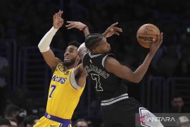 NBA: Lakers menang 113-104 atas tamunya Spurs
