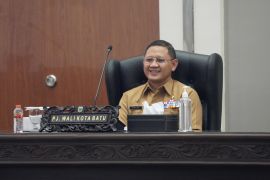 Pemkot Batu perluas pasar produk apel lokal