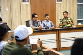 Kemendikbudristek mengecek program merdeka belajar di Lombok Tengah