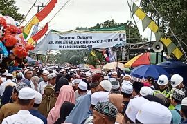 Warga rela jalan kaki hadiri Haul Akbar Guru Sekumpul