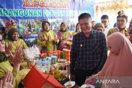 Bupati buka bazar UMKM dalam rangka HUT OKU  Timur