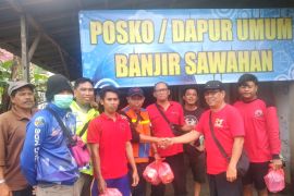 DPC PDI Perjuangan Tanah Laut bantu warga terdampak banjir