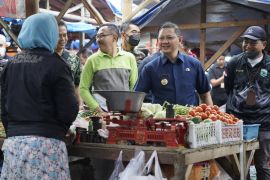 Kendalikan inflasi, Pj Wali Kota Batu AAP cek harga kebutuhan pokok