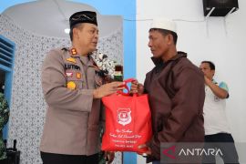 Polres Nias bantu warga kurang mampu
