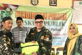 PKB bantu peralatan operasional Banser Grobogan