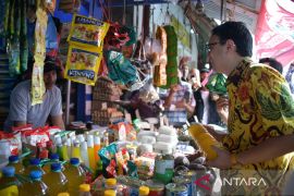 Wamendag tinjau pasar rakyat di Sulut Page 4 Small