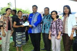 Bupati Samosir "Ngantor' di Desa Pangaloan