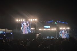 Sheila on 7 buka konser dengan lagu "Pejantan Tangguh"