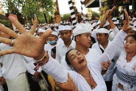 KEBUDAYAAN BALI HADAPI GEMPURAN EKSTERNAL DAN INTERNAL