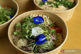 Petik dulu sebelum makan di restoran GREENS