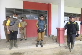 Dua SD di wilayah terpencil direnovasi