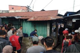 Polisi evakuasi mayat pria asal Jambi di Terminal Aur Kuning Bukittinggi