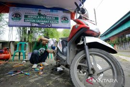Kajol Dukung Ganjar Gelar Servis Motor Gratis, Mural hingga Futsal untuk Driver Ojol di Serang, Banten