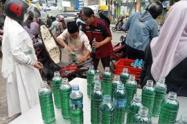 Ribuan liter BBM Pertalite dibagikan gratis bagi jamaah Haul Guru Sekumpul