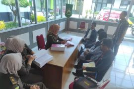 Kejari Bukittinggi tahan tiga tersangka kasus investasi bodong