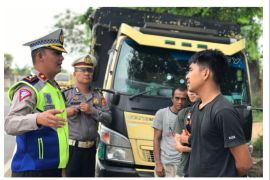 Polisi Jambi tahan lima truk batu bara langgar jam operasional
