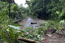 Lumpuh akibat longsor, akses ke Iboih bisa melalui jalur alternatif Cot Seuribee
