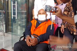 KPK perpanjang penahanan Lukas Enembe selama 40 hari