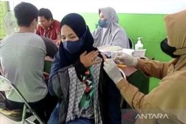 Yogyakarta melayani vaksinasi booster kedua warga miliki tiket vaksinasi