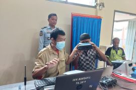 Ratusan warga binaan Rutan Trenggalek ikuti perekaman KTP elektronik