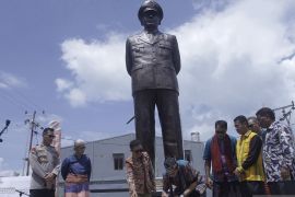 PERESMIAN PATUNG JENDERAL YANG DIUSULKAN JADI PAHLAWAN NASIONAL Page 1 Small