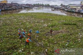 Sampah kiriman di Sungai Martapura