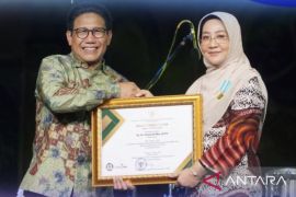 Bupati Berau terima penghargaan "Bakti Ekonomi Desa" Kemendes  PDTT