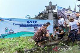 Pemkab Badung pasang patok batas tanah dukung program Gemapatas