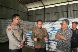 Bupati Cak Thoriq temukan pelanggaran dalam penjualan pupuk subsidi di Lumjang