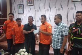 Bupati Tanah Laut ajak warga gotong royong bantu guru Muhammad Aqli