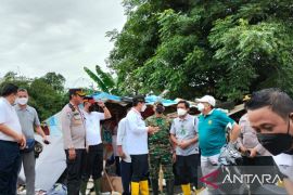 Penjabat Bupati Bekasi tinjau gunungan sampah TPA Burangkeng