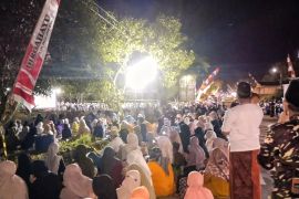 Ribuan jamaah Guru Sekumpul padati Desa Kambitin