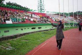Khofifah semangati penampil "paper mob" peringati seabad NU