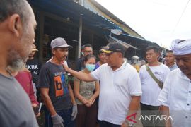 Pedagang korban kebakaran pasar di Jembrana akan direlokasi sementara