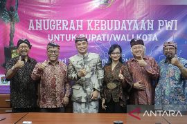 Bedah rumah bantu Wali Kota Surabaya raih Anugerah Kebudayaan PWI