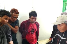Polisi amankan pembobol kotak amal dari amukan massa