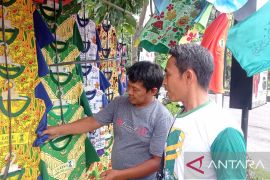 Pedagang pernak-pernik 1 Abad NU "banjir" pembelian jelang Harlah