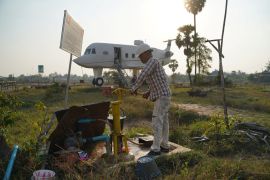 Wujudkan mimpi terbang, pria Kamboja bangun rumah pesawat